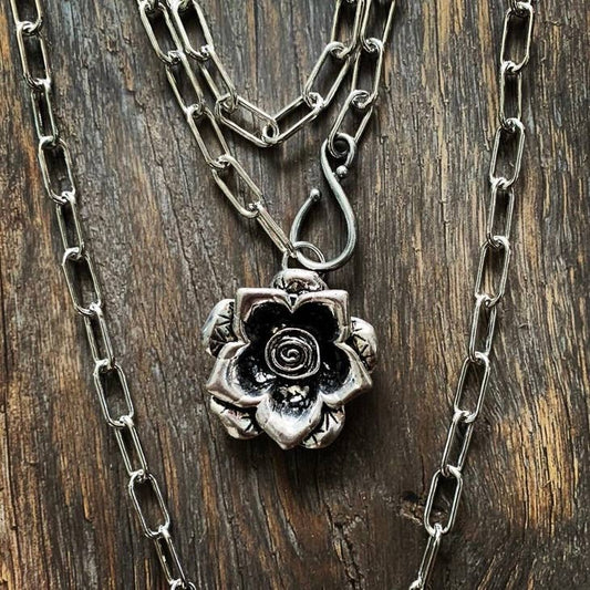 The Bare Bloom Necklace